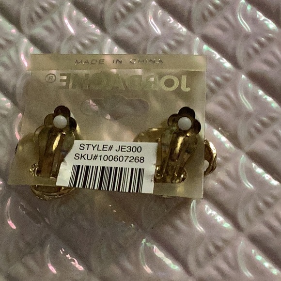 🌹NWT Jordache “ Goldtone Clip Style Earrings” So Much Fun to Wear Closet Must🌹 - Picture 3 of 8